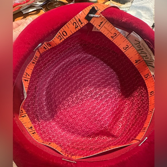 🌟HP🌟VTG 1950s Red Velvet & Pleated Satin Breton Hat by Milbrae Exclusives - Picture 14 of 14